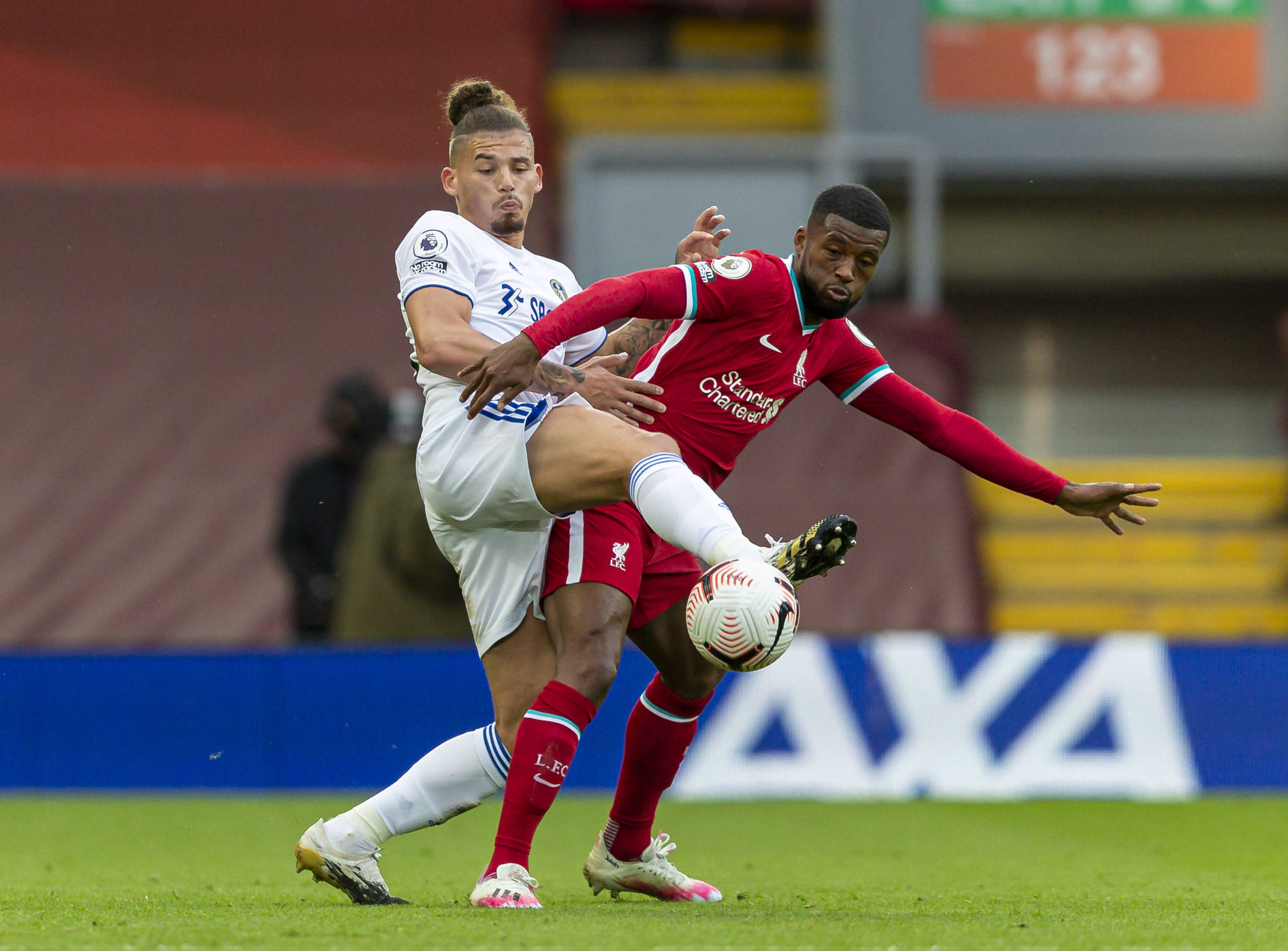 充满竞争的 充满竞争的