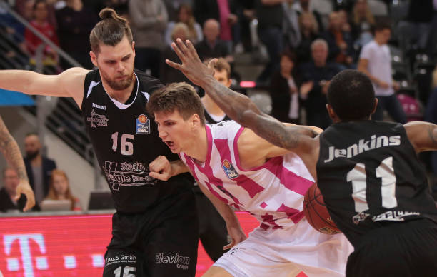 足球赛中 足球赛中